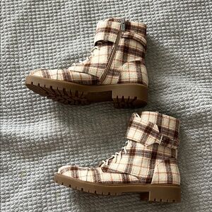 NWOT JESSICA SIMPSON Lace-Up Ankle Boots in Cream & Brown